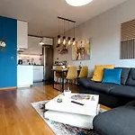 Modern Comfort Near Airport, The Mall, Techpark By Keybox